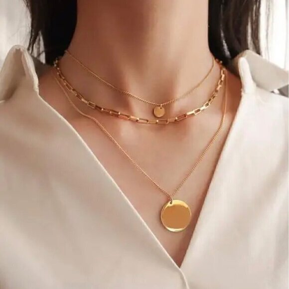 NWT Layered Chain Necklace 18K Gold Plated Round Pendant Stylish - Picture 2 of 11